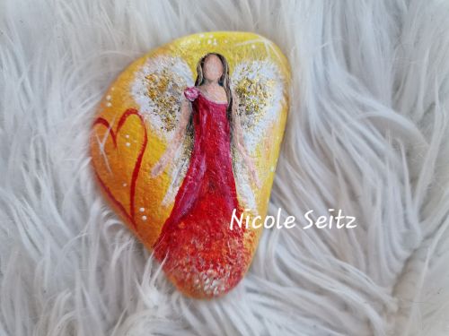 Herzensengel auf Stein gemalt * 9 x 6,5 x 2 cm * Rot-Orange-Gelb
